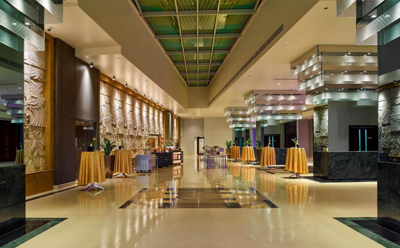 copthorne hotel dubai airport location